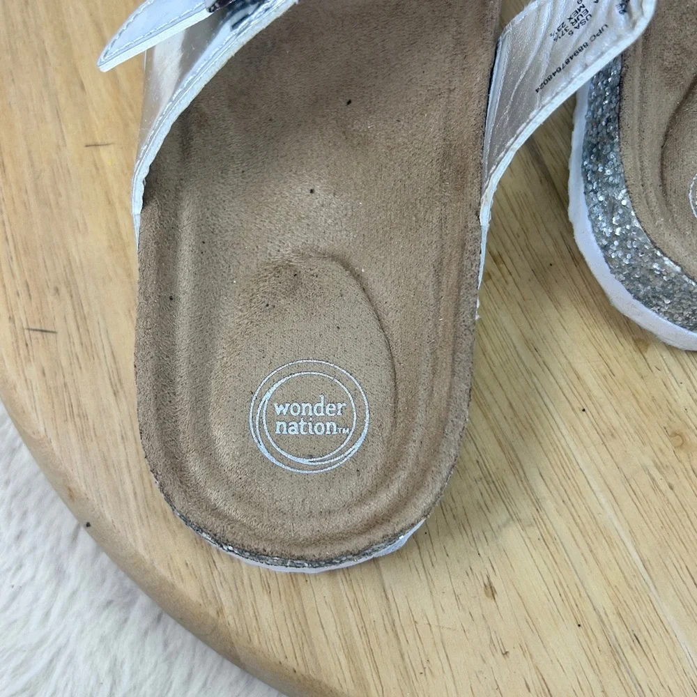 Wonder Nation Chrome Silver Sandals Comfortable and Stylish‎ youth 5 women’s 7
